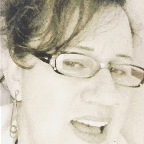 Meet your Posher, Cecilia - Picture 1 of 4